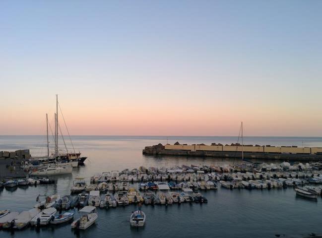 Appartamento Al Centro Di Ustica Isola di Ustica Bagian luar foto