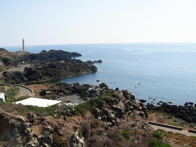 Appartamento Al Centro Di Ustica Isola di Ustica Bagian luar foto