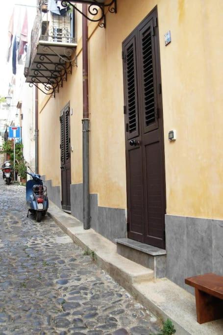 Appartamento Al Centro Di Ustica Isola di Ustica Bagian luar foto