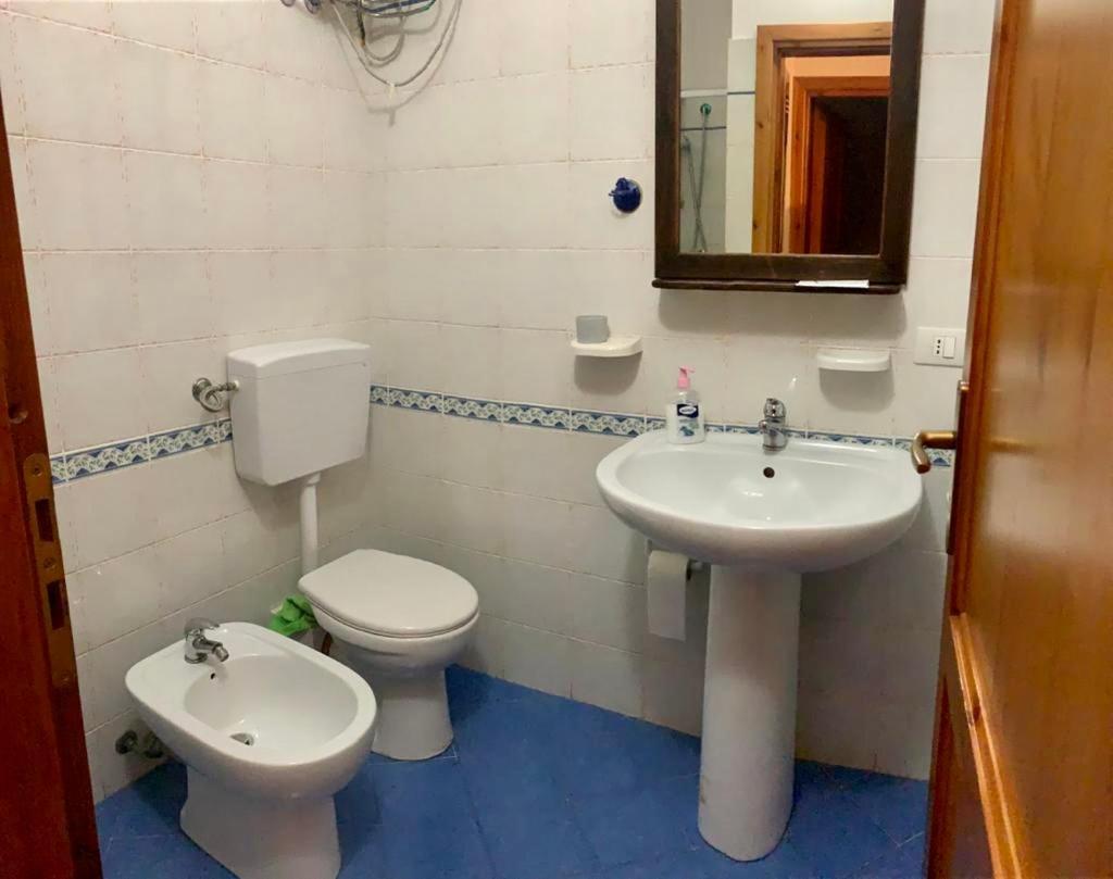 Appartamento Al Centro Di Ustica Isola di Ustica Bagian luar foto