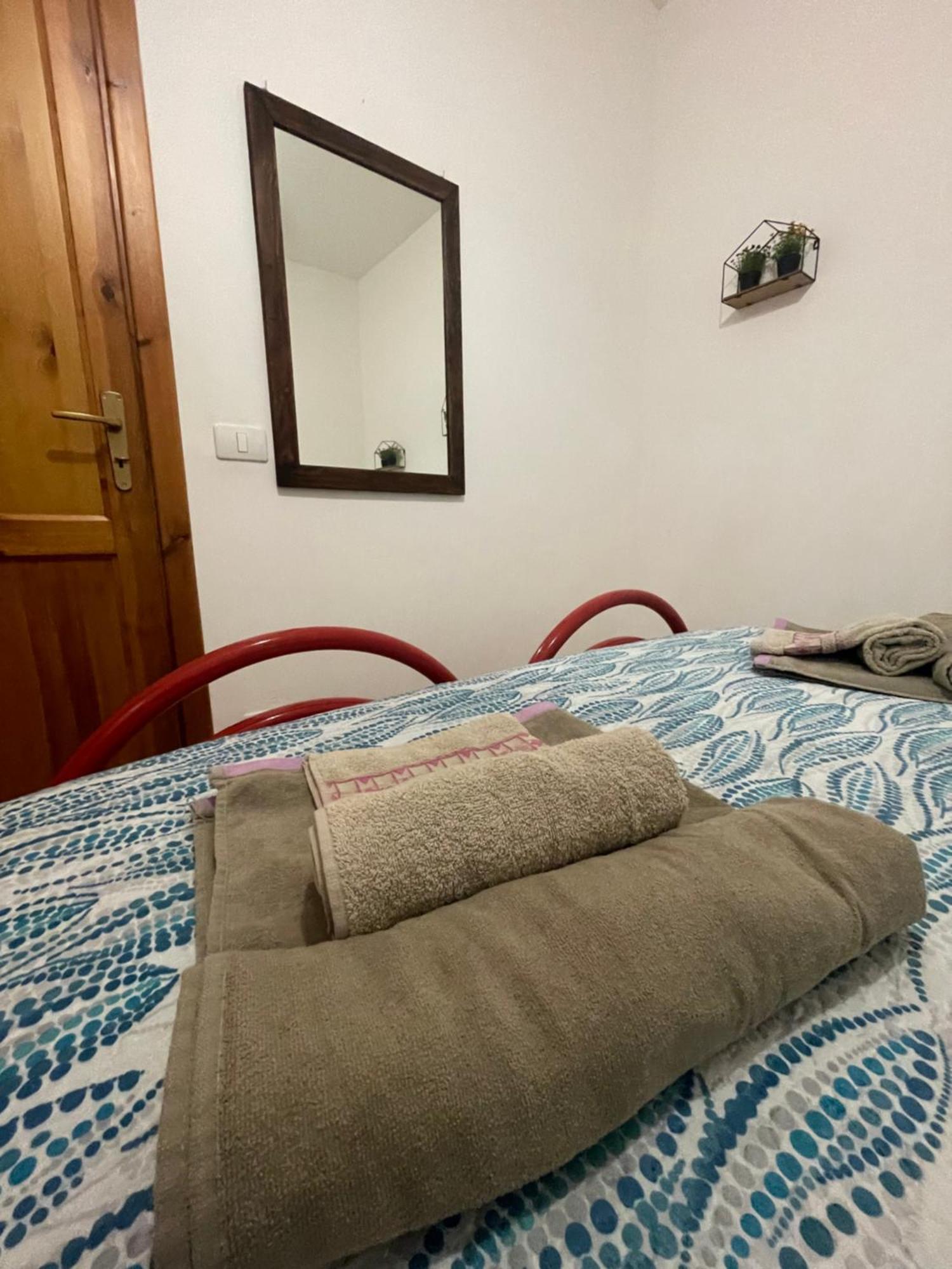Appartamento Al Centro Di Ustica Isola di Ustica Bagian luar foto
